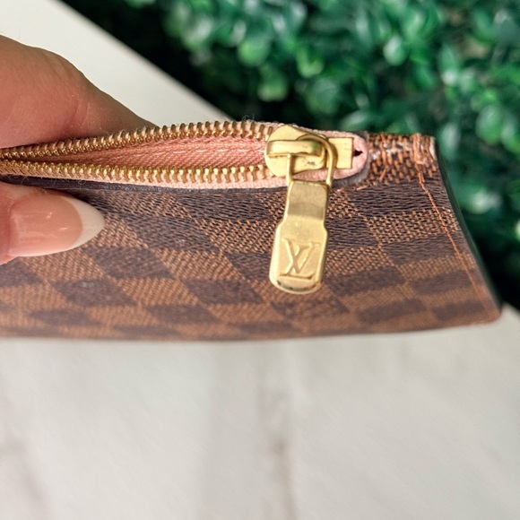 Louis Vuitton Damier Ebene Neverfull Pochette with Pink Rose Ballerine Interior - Picture 6 of 7